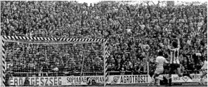 Az első gól az új Üllői úti sadionban. 1974.VI.1., FTC - MTK-VM: 2-1, Branikovits (lemaradt a lépről). Nyilasi örül a gólnak.