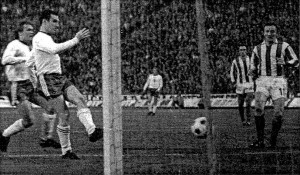 1975.IV.9., FTC - Crvena Zvezda: 2-1, KEK elődöntő. Branikovits gólja.